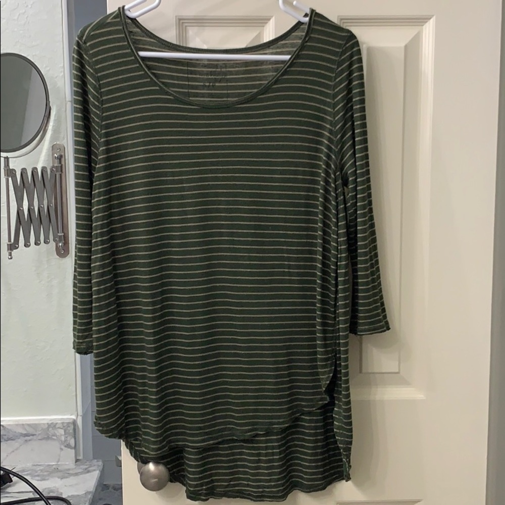 Free People 3/4 shirt with side slit